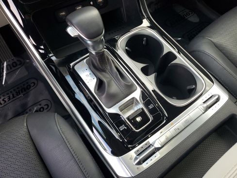 Used 2024 Kia Carnival SX Prestige image 25