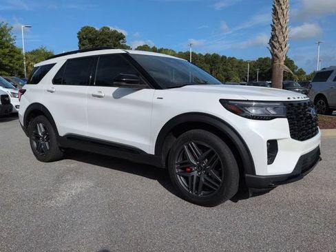 Used 2025 Ford Explorer ST-Line w/ Premium Package AWD/4WD image 2