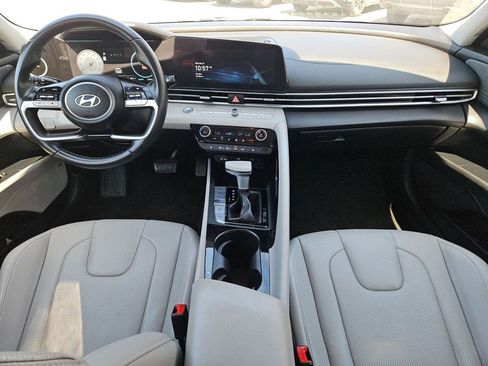 Used 2025 Hyundai Elantra Limited FWD image 19