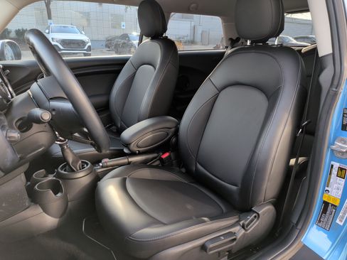 Used 2018 MINI Cooper 2-Door Hardtop image 17