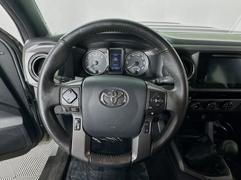 Used 2018 Toyota Tacoma TRD Sport AWD/4WD image 13