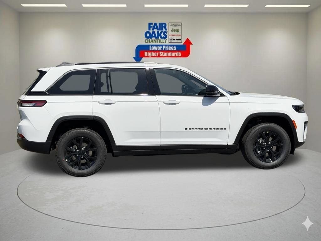 New 2026 Jeep Grand Cherokee Altitude AWD/4WD image 5