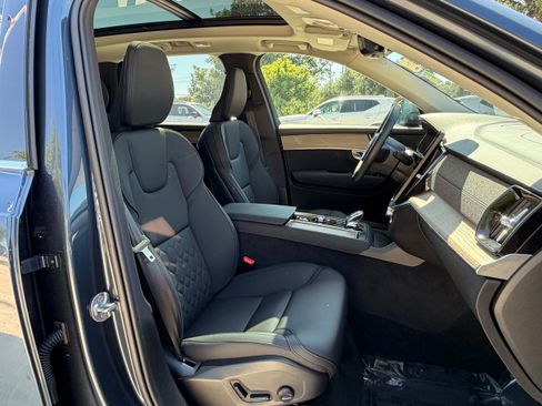 Certified 2025 Volvo XC90 B6 Plus AWD/4WD image 10