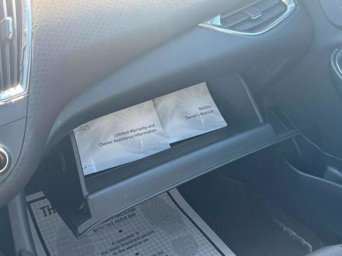 Used 2021 Chevrolet Malibu LT image 32