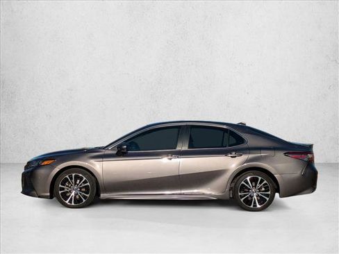 Used 2019 Toyota Camry SE image 9