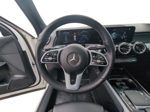 Used 2022 Mercedes-Benz GLB 250 4MATIC image 13