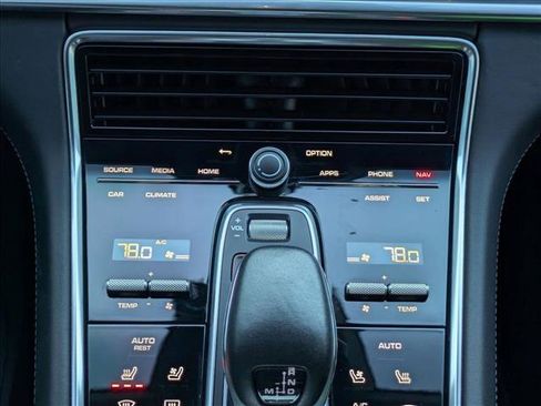 Used 2022 Porsche Panamera 4S image 17