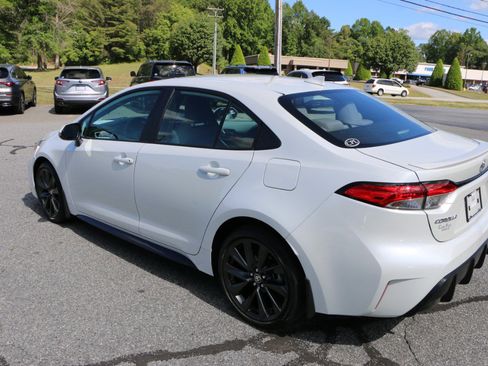 Used 2024 Toyota Corolla SE FWD image 3