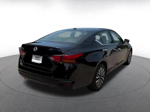 Used 2025 Nissan Altima 2.5 SV FWD image 11