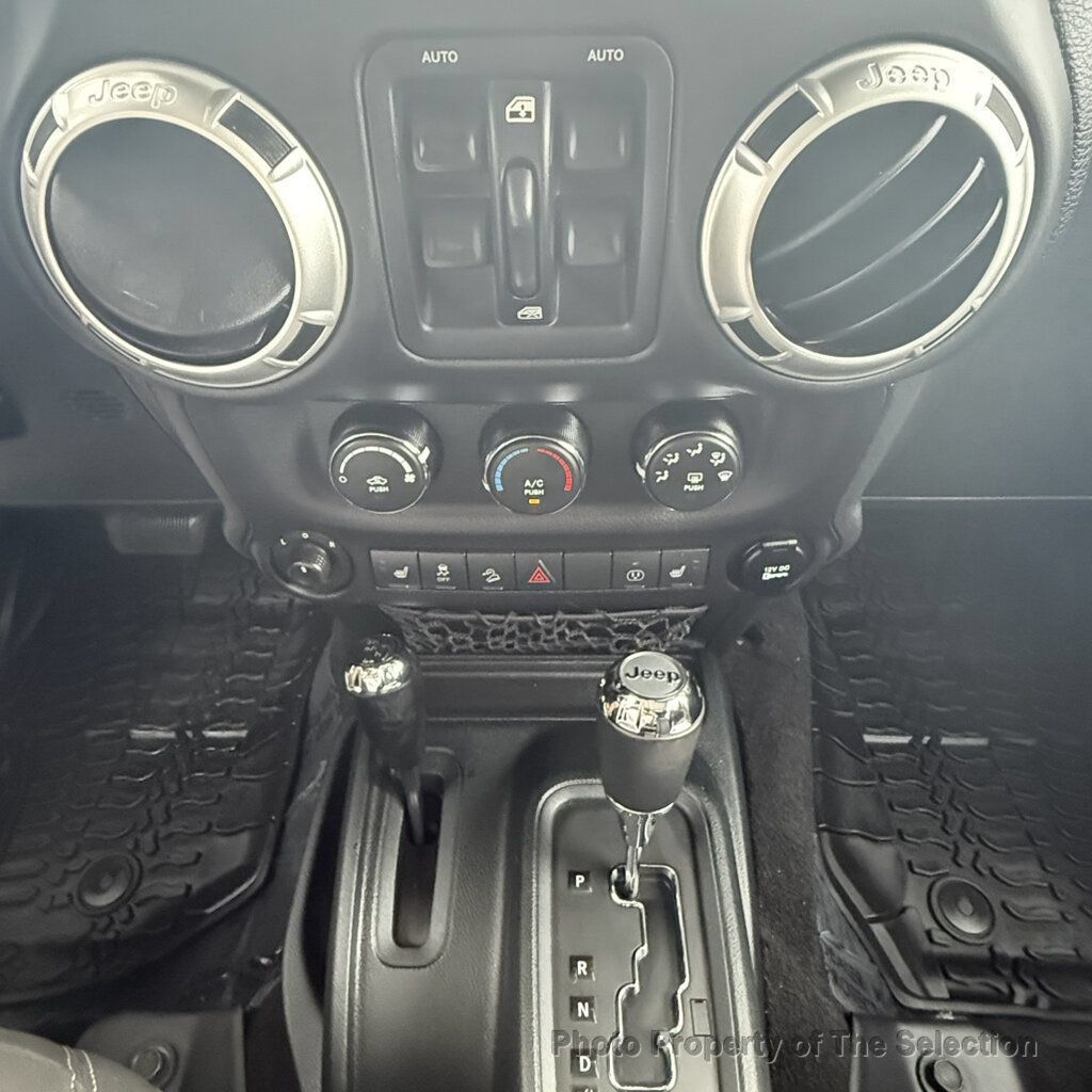 Used 2016 Jeep Wrangler Unlimited Rubicon w/ Connectivity Group AWD/4WD image 38