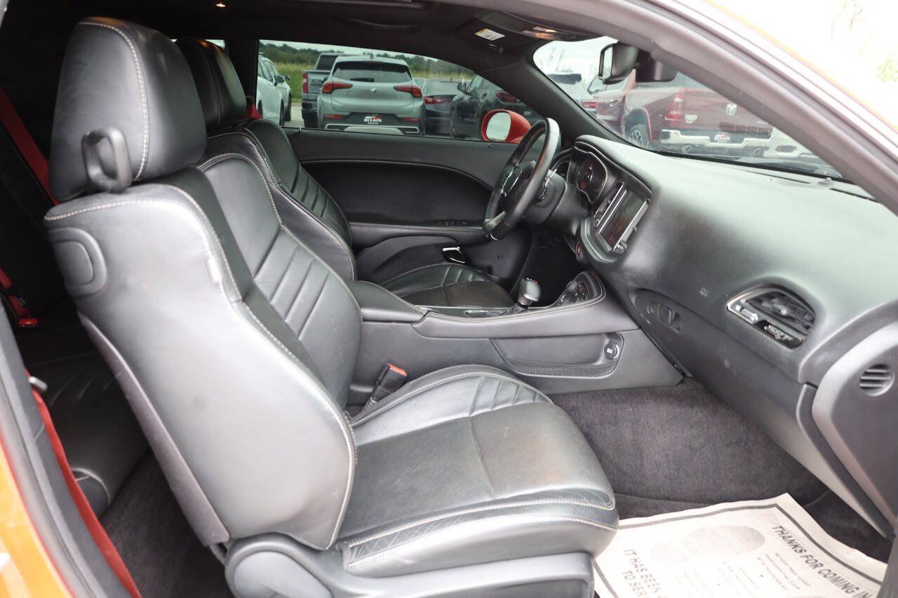 Used 2016 Dodge Challenger SRT Hellcat RWD image 15
