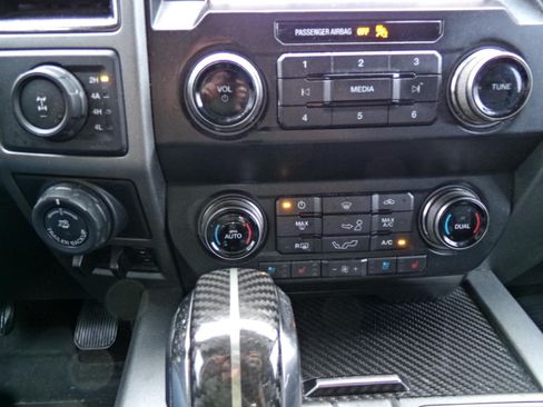 Used 2019 Ford F150 Raptor w/ Equipment Group 802A Luxury AWD/4WD image 10