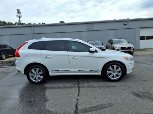 Used 2017 Volvo XC60 T5 Inscription w/ Preferred Option Package image 2