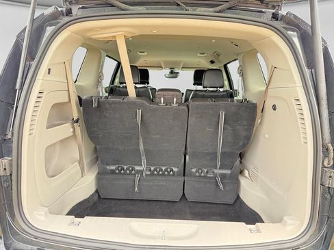 Used 2024 Chrysler Pacifica Touring-L FWD image 43