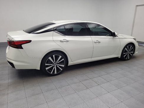 Used 2019 Nissan Altima 2.5 Platinum FWD image 10