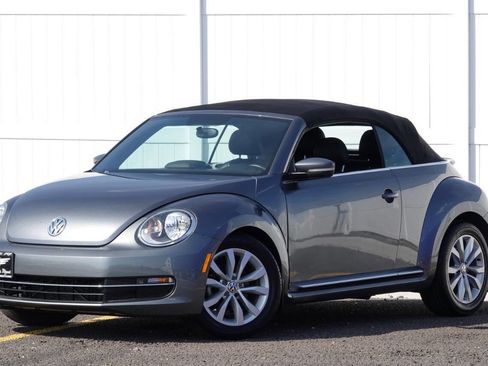 Used 2013 Volkswagen Beetle TDI FWD image 2