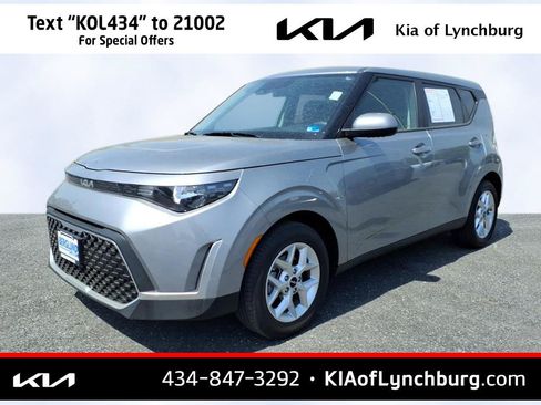 Used 2025 Kia Soul LX w/ LX Technology Package FWD image 8