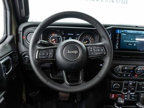 Used 2026 Jeep Wrangler Unlimited Rubicon AWD/4WD image 15