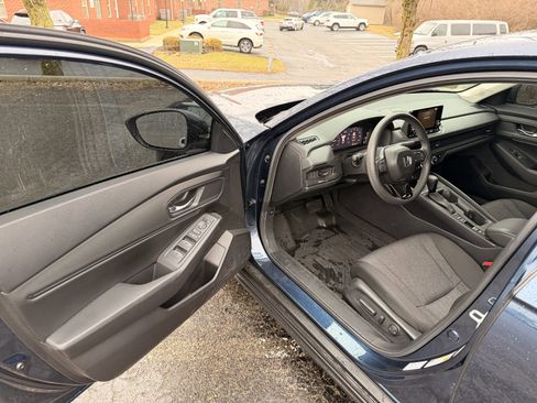 Used 2024 Honda Accord EX image 11