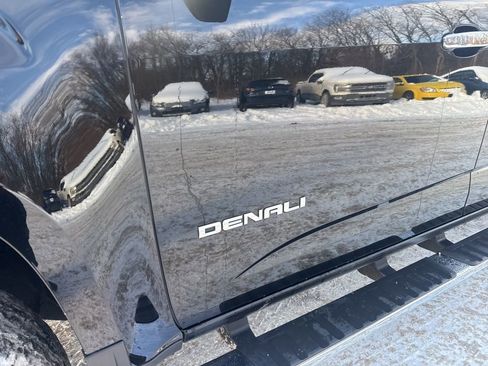Used 2019 GMC Canyon Denali image 7