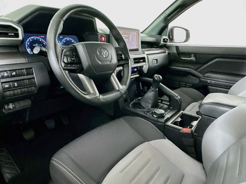 Used 2025 Toyota Tacoma TRD Off-Road AWD/4WD image 7