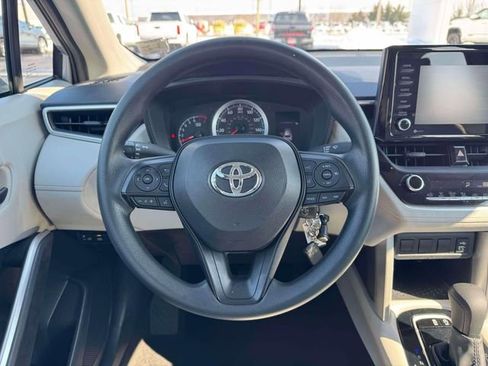 Used 2022 Toyota Corolla Cross L image 12