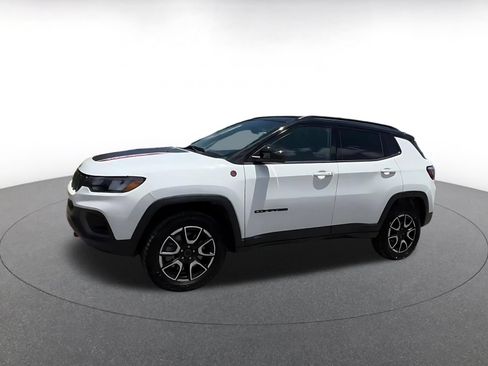 Used 2025 Jeep Compass Trailhawk AWD/4WD image 8