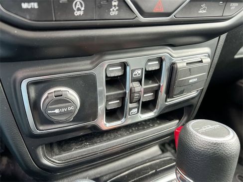 Used 2022 Jeep Gladiator Willys image 34