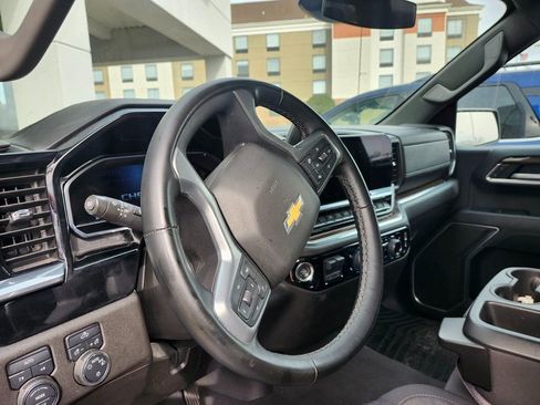 Used 2025 Chevrolet Silverado 1500 LT image 8