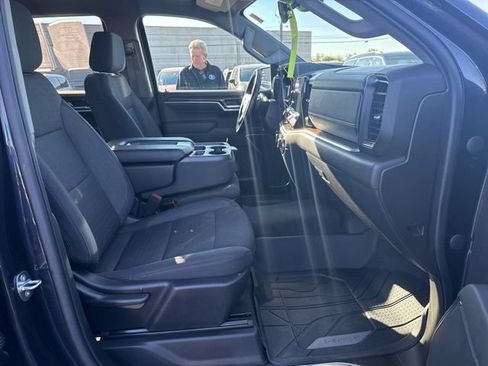 Used 2022 Chevrolet Silverado 1500 LT w/ Z71 Off-Road Package AWD/4WD image 24
