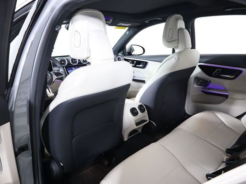 Used 2025 Mercedes-Benz C 300 4MATIC Sedan image 31