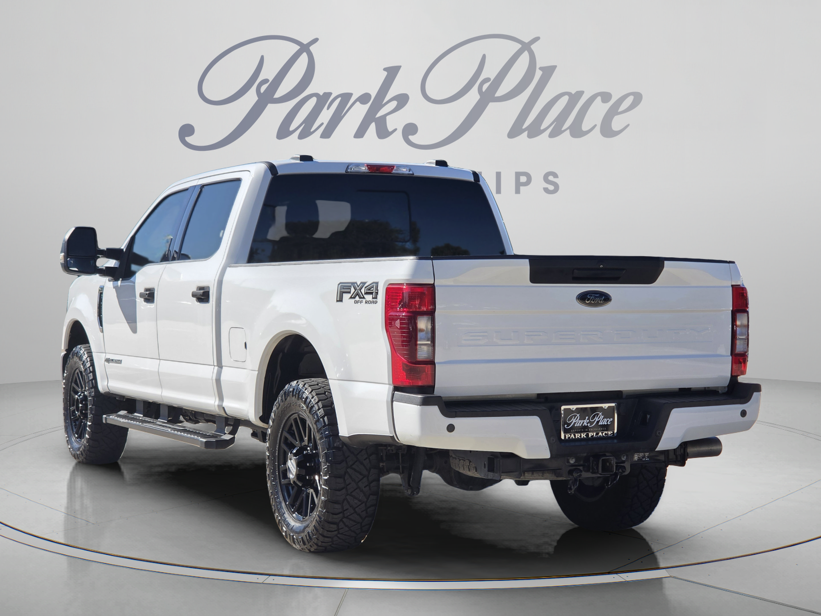 Used 2022 Ford F250 XLT w/ Black Appearance Package AWD/4WD image 3