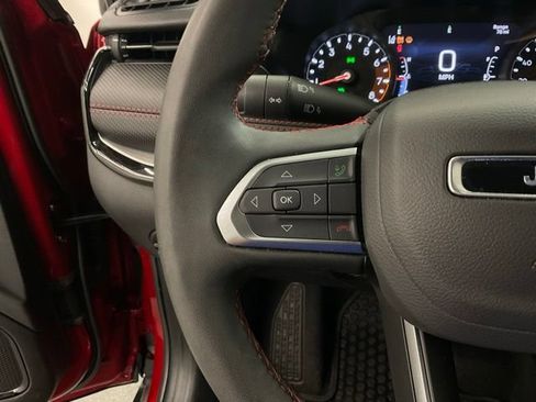 Used 2025 Jeep Compass Trailhawk AWD/4WD image 12