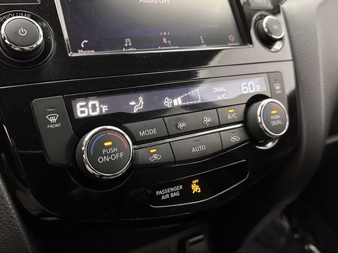 Used 2020 Nissan Rogue Sport SV image 15