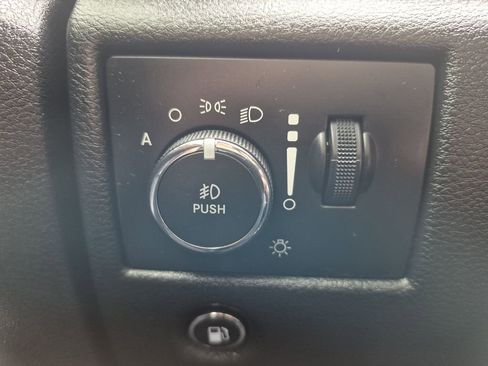 Used 2018 Jeep Grand Cherokee Limited image 25