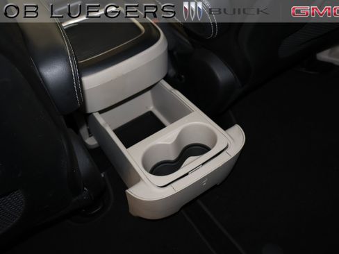 Used 2023 Chrysler Pacifica Touring-L image 11