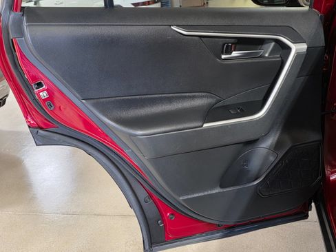 Used 2019 Toyota RAV4 XLE w/ Carpet Mat Package AWD/4WD image 13