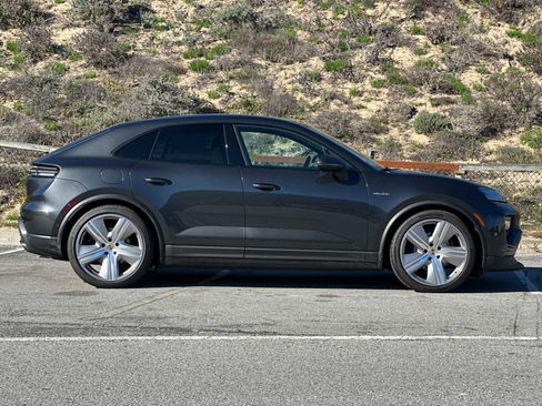 New 2025 Porsche Macan Electric image 9