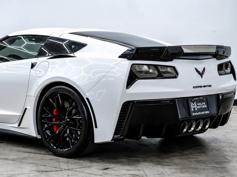 Used 2017 Chevrolet Corvette Z06 image 11