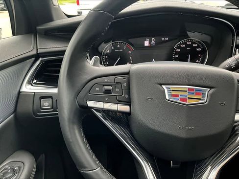 Used 2024 Cadillac XT6 Sport w/ LPO, Floor Liner Package AWD/4WD image 13