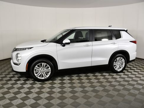 Used 2024 Mitsubishi Outlander ES AWD/4WD image 9