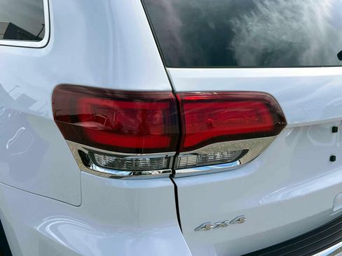 Certified 2022 Jeep Grand Cherokee Limited AWD/4WD image 11