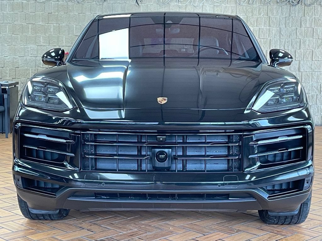 Used 2025 Porsche Cayenne S AWD/4WD image 3