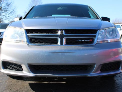 Used 2014 Dodge Avenger SE image 2