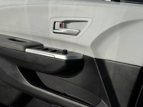 Used 2025 Toyota Sienna XLE FWD image 26