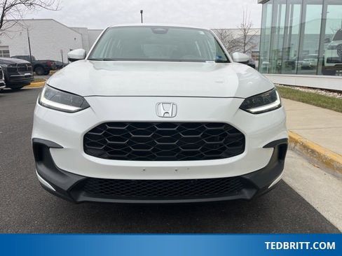 Used 2023 Honda HR-V LX image 2