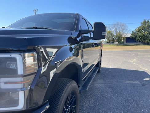 Used 2022 Ford F250 Lariat w/ Black Appearance Package image 16