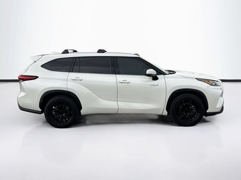 Used 2020 Toyota Highlander XLE FWD image 4