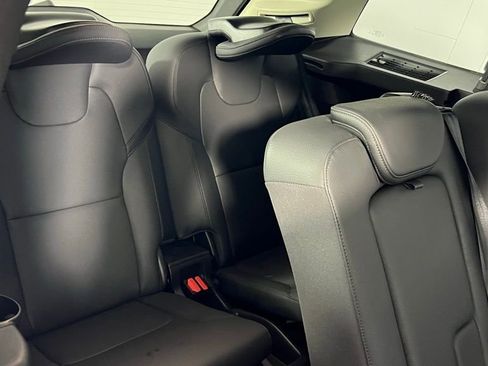 Used 2024 Volvo XC90 B5 Plus image 28