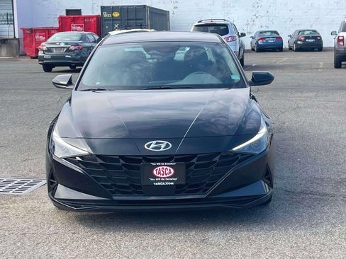 Used 2023 Hyundai Elantra SEL w/ Convenience Package FWD image 2